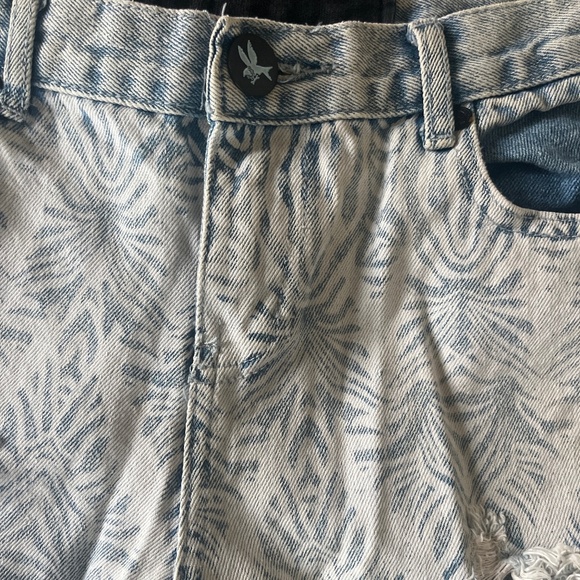 One Teaspoon light wash straight leg distressed patterned denim jeans size 26 - Picture 2 of 6